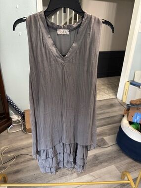 SoSi Sleeveless V-Neck Ruffle Hem Tunic Dress - Gray
